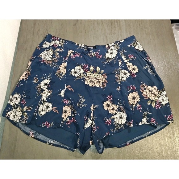 torrid Pants - Torrid Woman's floral shorts,Inner Lined,Plus Size 1